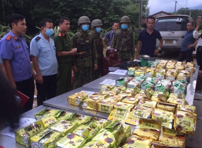 Bắt giữ hơn 237kg ma túy "ngụy trang" trong 11 pho tượng gỗ