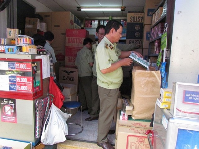 Bày bán 1 bao thuốc lá lậu, có thể bị phạt tới 3 triệu đồng - Ảnh 1