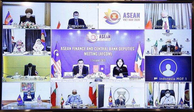 Đại biểu tham dự hội nghị trực tuyến tại điểm cầu các nước.