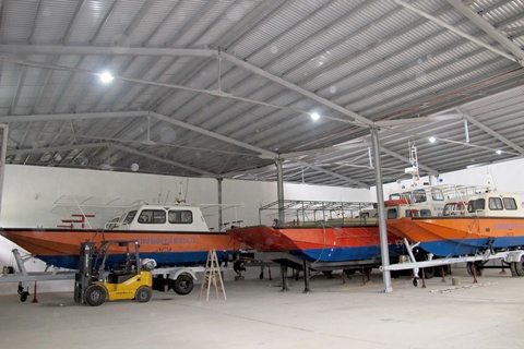 Xuồng cao tốc dự trữ quốc gia sẵn sàng xuất cứu trợ.