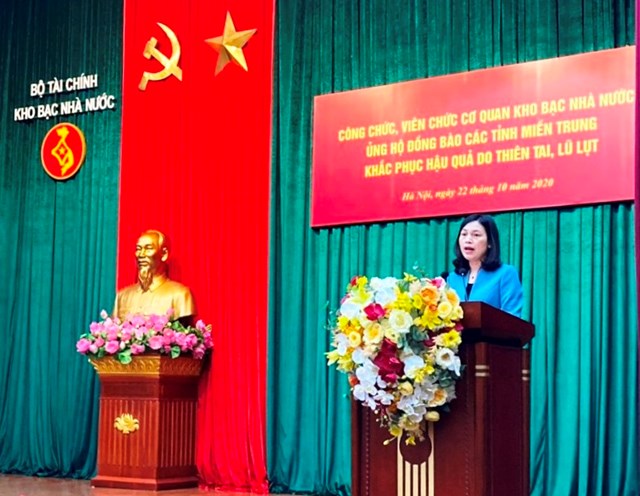 Bà Trần Thị Huệ, Phó Tổng Giám đốc, Chủ tịch Công đoàn Kho bạc Nhà nước khai mạc Lễ phát động