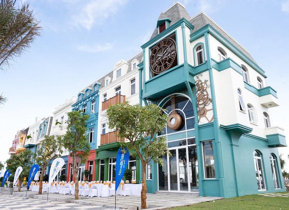 The Tropicana thổi bùng hơi thở của miền nhiệt đới với cảnh quan và những căn biệt thự mang phong cách kiến trúc Tropical. Ảnh Novaland