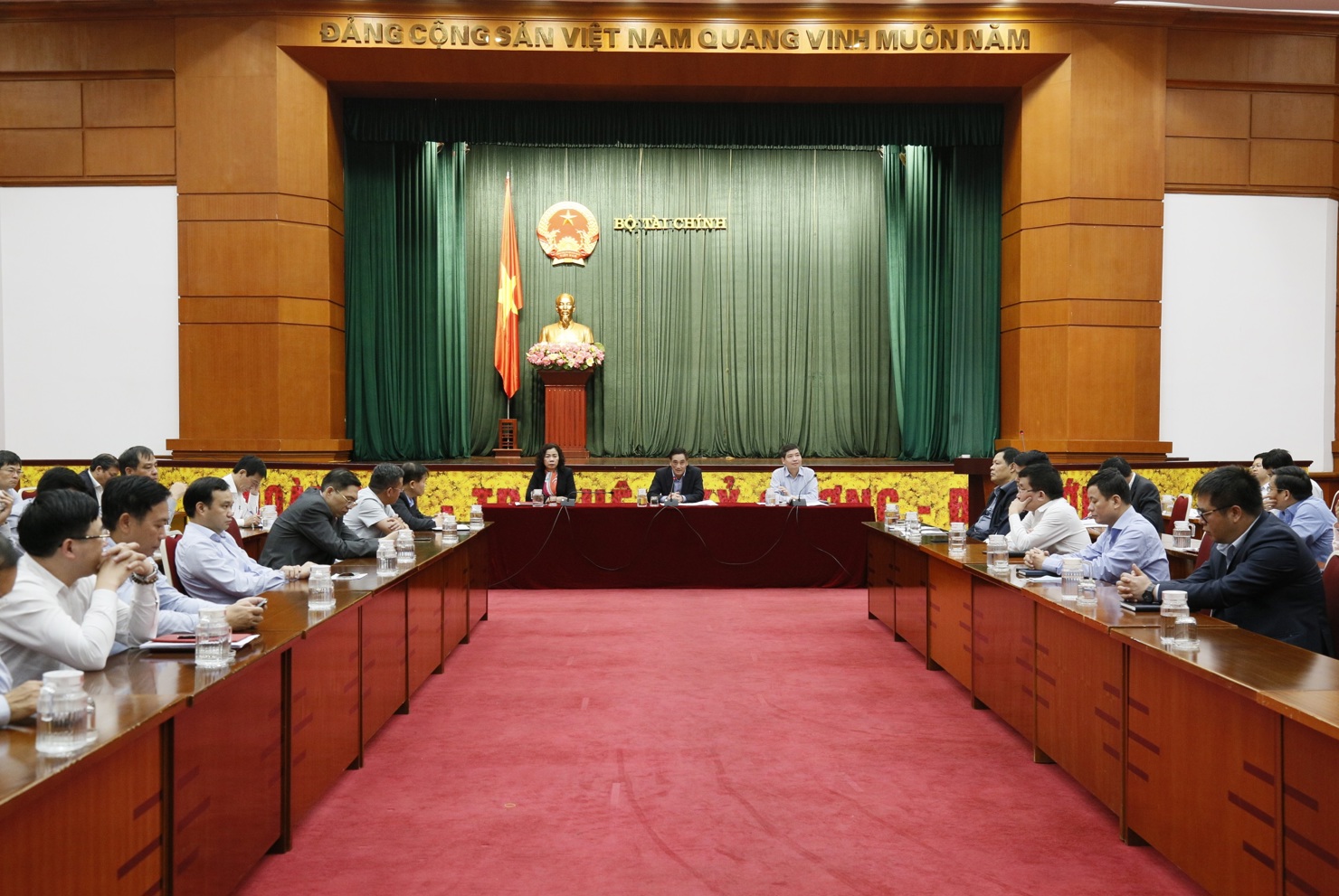 Toàn cảnh hội nghị.