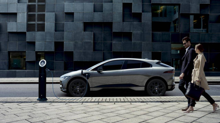 Giá ô tô điện sẽ rẻ hơn xe chạy xăng vào năm 2027.