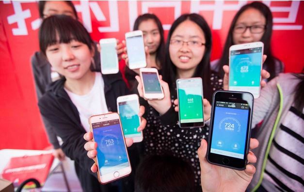 Rủi ro tín dụng tăng cao khiến Trung Quốc xiết chặt quản lý tín dụng. Ảnh AP