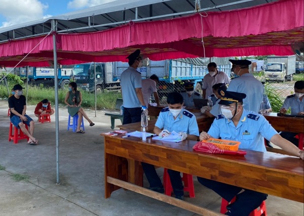 Tham gia vào công tác phòng chống dịch vừa là niềm vinh dự, vừa là trách nhiệm của mỗi cán bộ công chức Hải quan Bình Dương