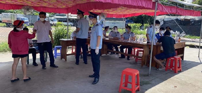 Không ngại khó khăn, nguy hiểm, 63 cán bộ, công chức của Cục Hải quan Bình Dương đã  xung phong tham gia phòng chống dịch COVID-19