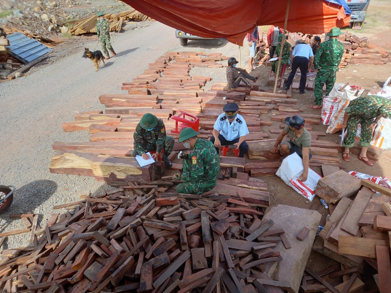 Số hàng lậu bị lực lượng chức năng phát hiện, bắt giữ
