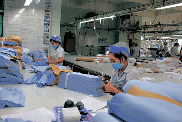 Hoạt động tại Công ty CP May Tây Đô. Ảnh: Kim Phúc