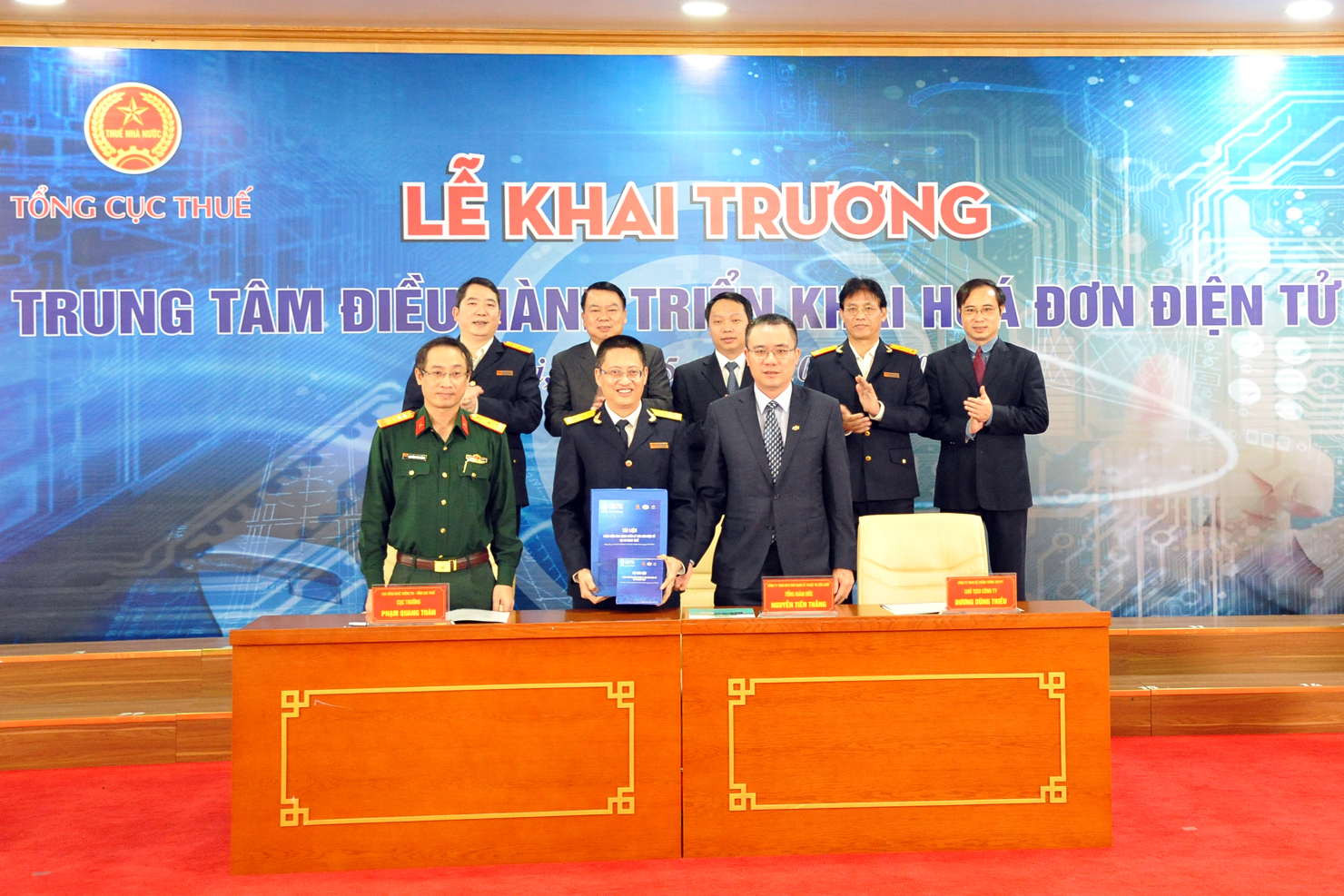 Lễ bàn giao phần mềm ứng dụng hóa đơn điện tử.