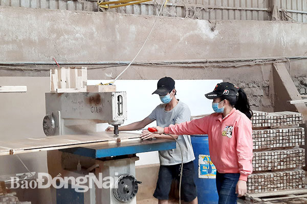 Ngành Gỗ dù khó khăn vẫn đang phấn đấu thực hiện mục tiêu xuất khẩu 1,8 tỷ USD trong năm nay. Ảnh: VT