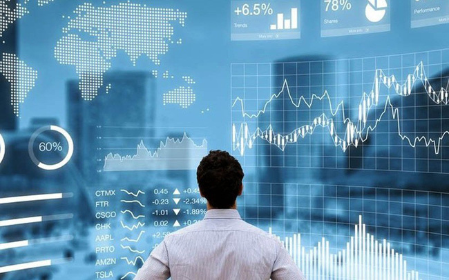 Trong bối cảnh ảnh hưởng của “bão” COVID-19 khiến đầu ra của tín dụng giảm, để tối ưu hóa lượng vốn dư thừa, các ngân hàng đã đổ tiền vào chứng khoán đầu tư.