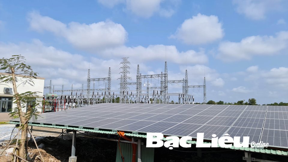 Điện năng lượng mặt trời thay thế. Ảnh: M.Đ