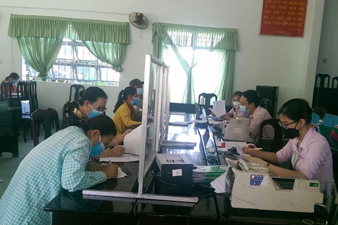 Giải ngân vốn tín dụng chính sách tại xã Ninh Giang (thị xã Ninh Hòa). Ảnh: NH