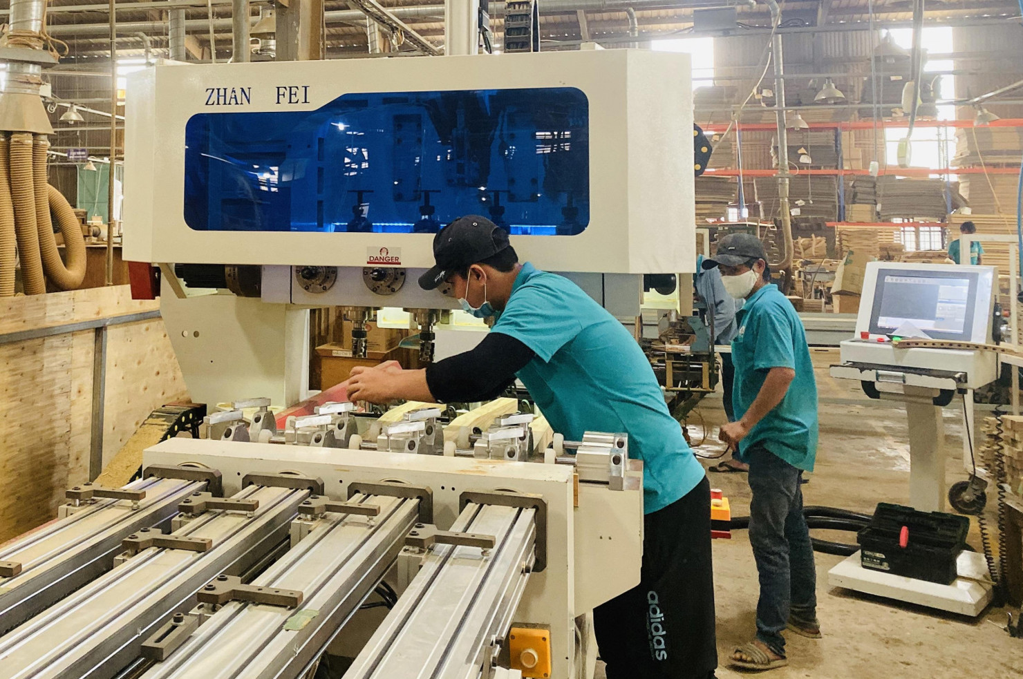 Sản xuất tại Công ty TNHH Chế biến gỗ Hiệp Long (TP.Thuận An). Ảnh: Tiểu My.