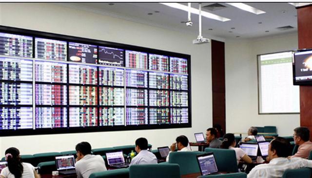 Giám sát quản lý niêm yết, đăng ký giao dịch chứng khoán: Chấp thuận, hạn chế, đình chỉ, hủy bỏ niêm yết, đăng ký giao dịch chứng khoán.