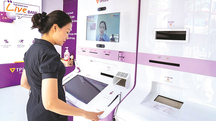 Các ngân hàng đang nỗ lực số hóa hoạt động để mang lại nhiều trải nghiệm cho khách hàng.