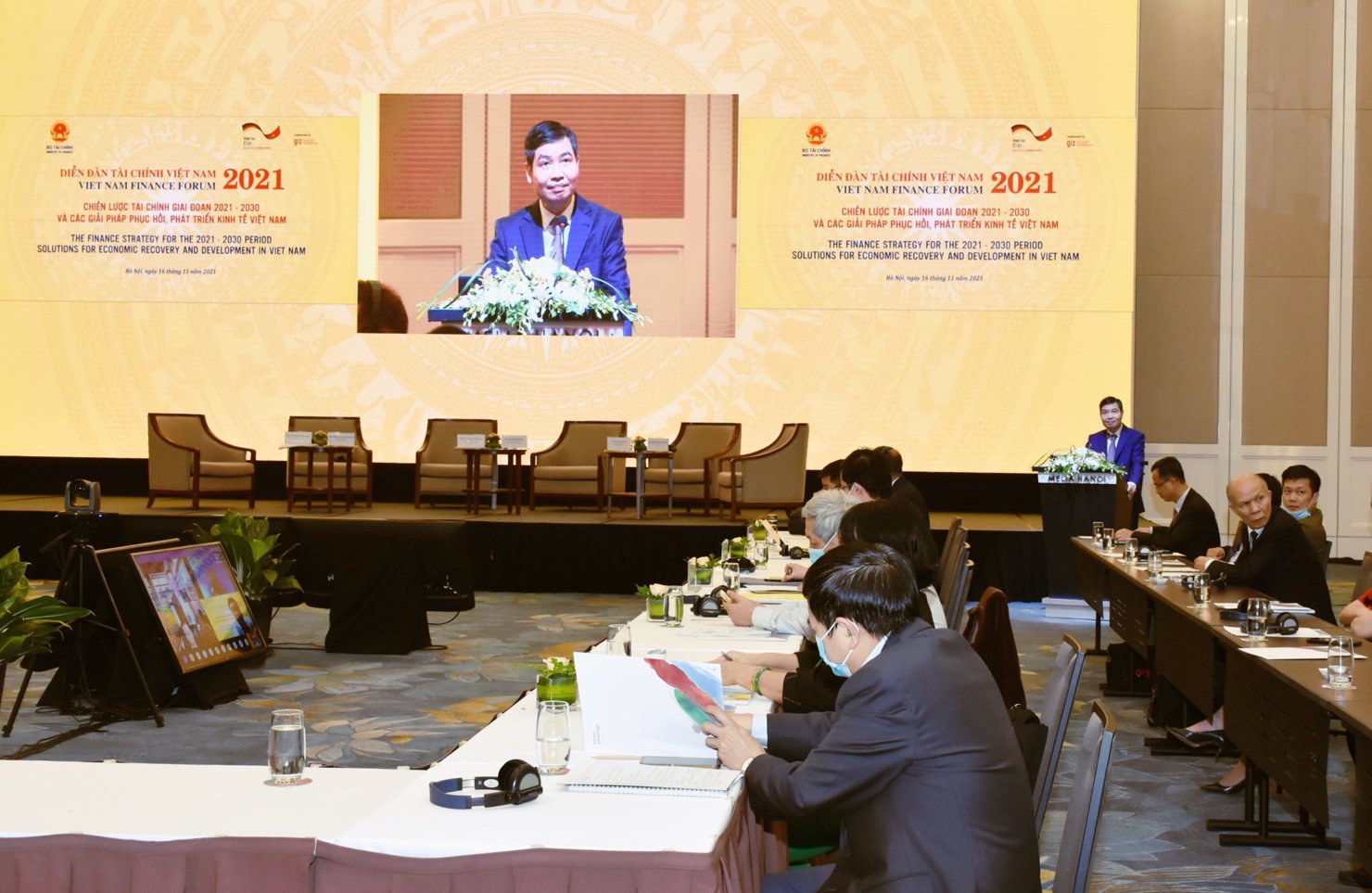 Thứ trưởng Bộ Tài chính Tạ Anh Tuấn phát biểu bế mạc Diễn đàn.