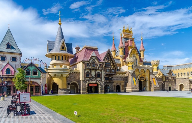 Tòa nhà lấy cảm hứng từ phong cách châu Âu Trung cổ. Ảnh: VIC 