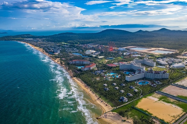 Dòng tiền nhàn rỗi đang được các nhà đầu tư “nắn dòng” chảy mạnh vào thị trường nghỉ dưỡng. Ảnh: VIC