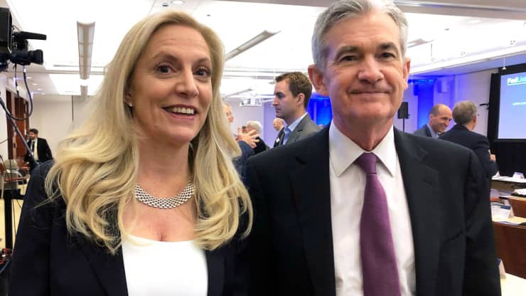 Bà Lael Brainard và ông Jerome Powell trong một sự kiện vào năm 2018 - Ảnh: GettyImages