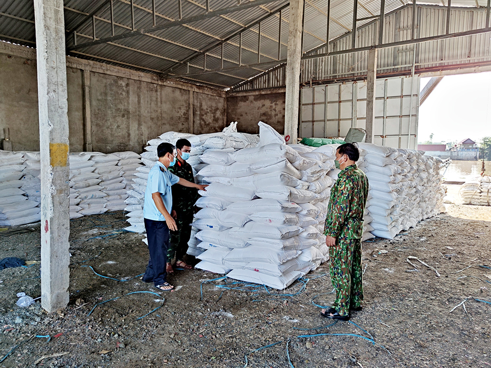 Sô lượng hàng hoá thực tế không đúng theo hóa đơn. Ảnh: Gia Khánh