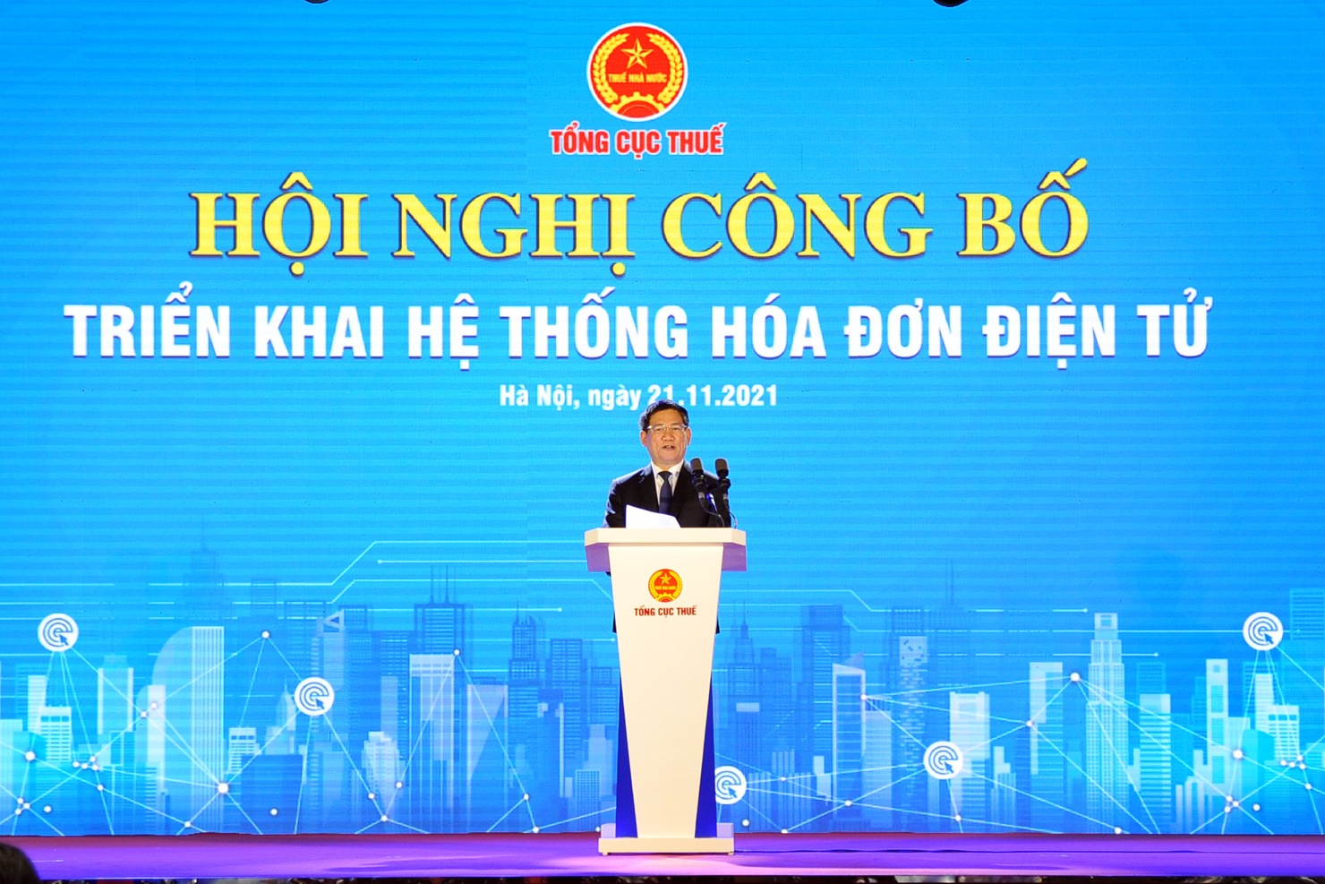 Bộ trưởng Bộ Tài chính Hồ Đức Phớc công bố chính thức triển khai áp dụng hóa đơn điện tử tại 06 tỉnh, thành phố.