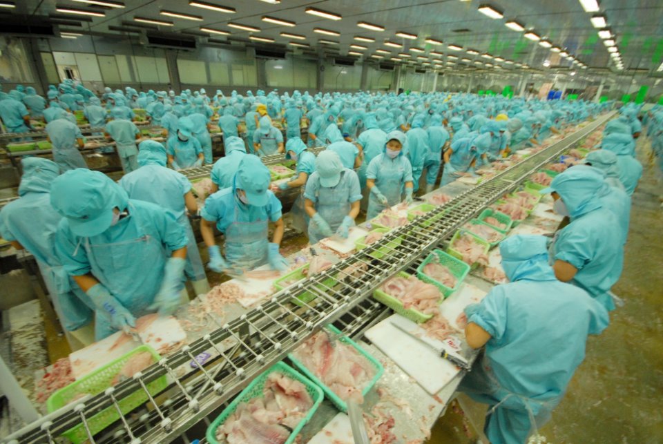 Doanh nghiệp rộn ràng cho các đơn hàng cuối năm. Ảnh: Hải Minh