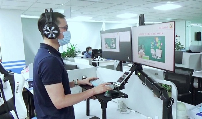 Team công nghệ thông tin đang gấp rút đêm ngày triển khai phần mềm Nhập liệu.