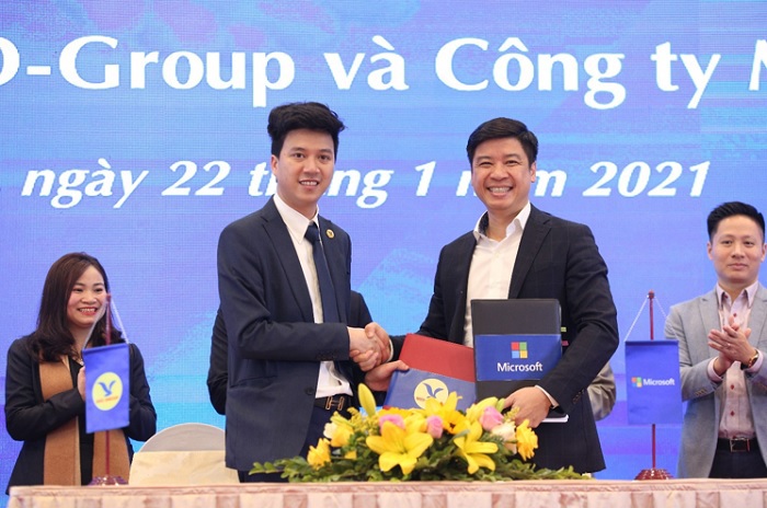 MEDLATEC ký và Microsoft ký kết hợp tác chiến lượng trong chuyển đổi số toàn hệ thống. Ảnh: ThS Nguyễn Trí Anh - TGĐ MED-GROUP (bên trái) và ThS. Phạm Thế Trường, Tổng Giám đốc Microsoft Việt Nam (bên phải) trong lễ ký hợp tác .