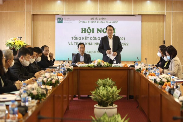 Thứ trưởng Bộ Tài chính Nguyễn Đức Chi phát biểu chỉ đạo Hội nghị.