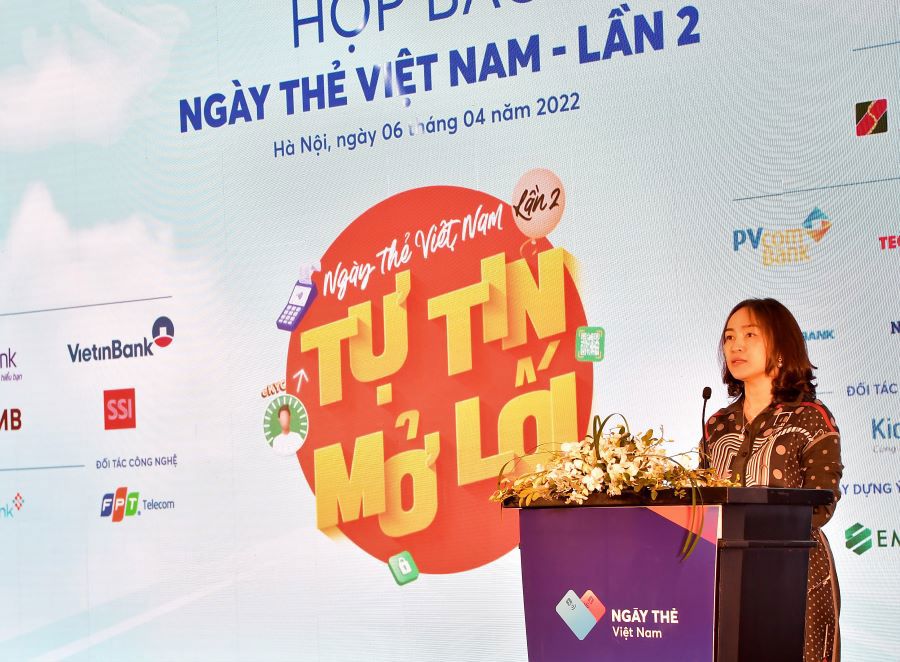Bà Nguyễn Thị Kim Oanh – Phó Tổng Giám đốc Vietcombank phát biểu tại buổi họp báo