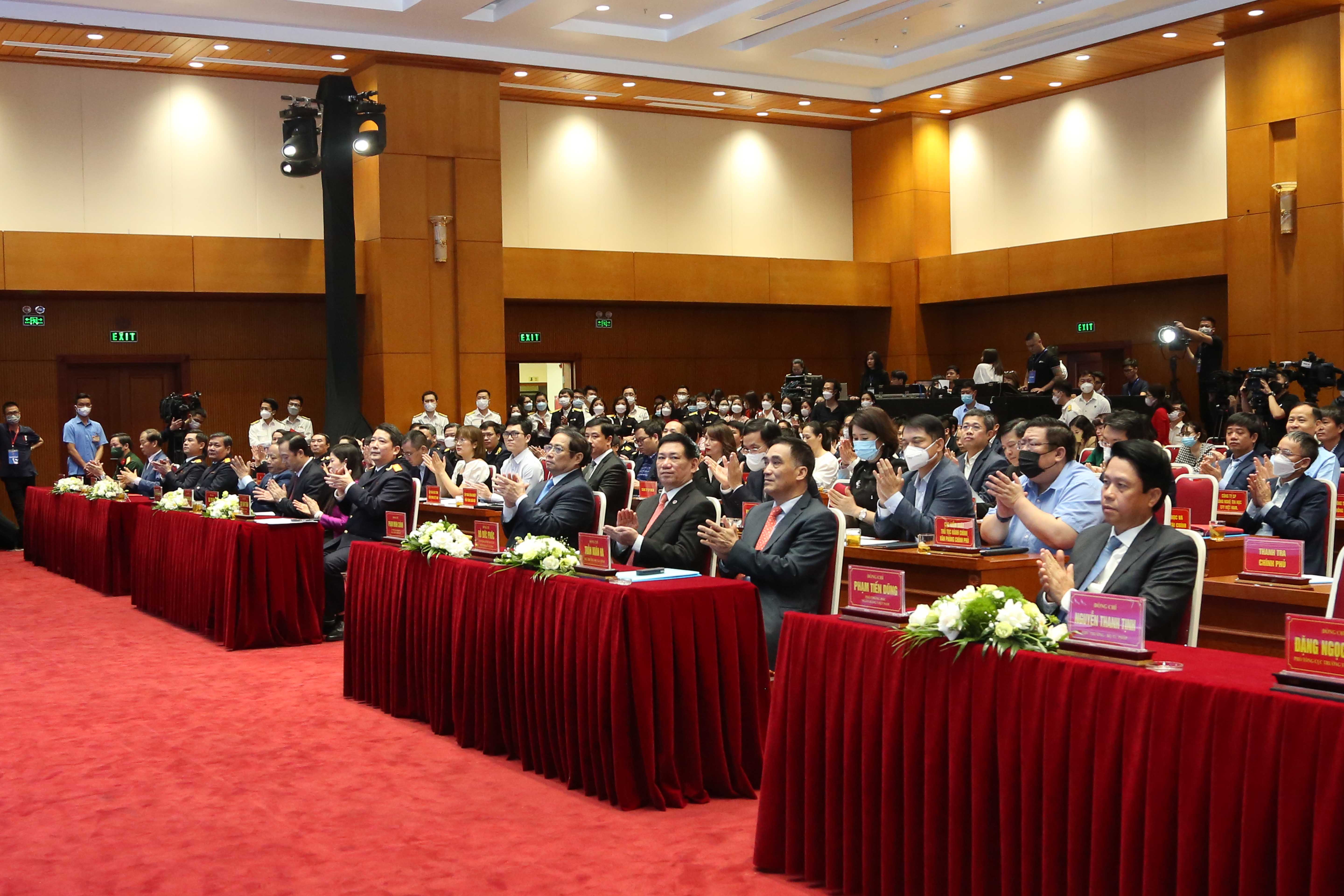 Các đại biểu tham dự buổi lễ tại điểm cầu Tổng cục Thuế.