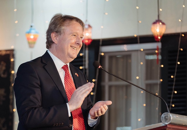 Ngài Marcus Winsley - Phó Đại sứ Liện hiệp Vương Quốc Anh và Bắc Ai-len tại Việt Nam phát biểu lại Lễ ký kết. Ảnh: VIC