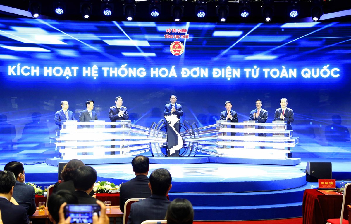 Ngày 21/4/2022, Thủ tướng Chính phủ Phạm Minh Chính, Bộ trưởng Hồ Đức Phớc cùng các đại biểu nhấn nút kích hoạt hệ thống HĐĐT toàn quốc.