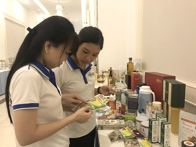 Sản phẩm nấm rơm của cơ sở Nấm Phước Lộc (tỉnh Đồng Tháp) giới thiệu tại hội thảo. Ảnh: Nguyệt Đỗ