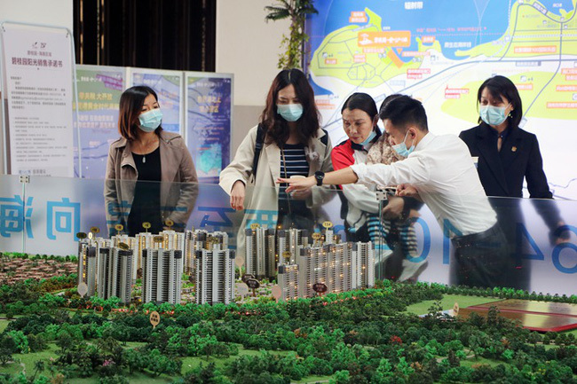 Sau một năm siết tín dụng, Trung Quốc buộc phải sửa sai bằng cách nới lỏng chính sách từ cuối tháng 4