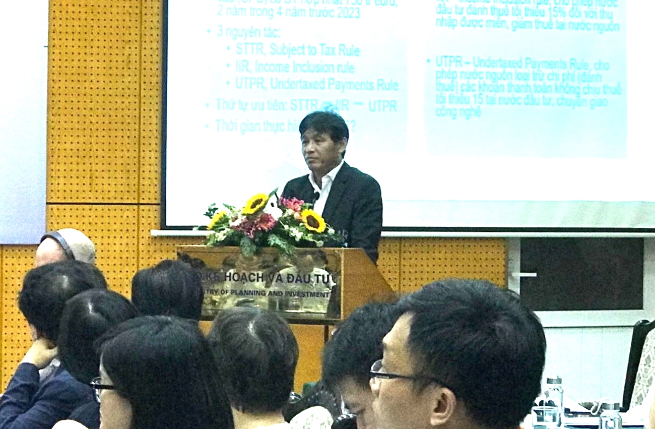 Phó Tổng cục trưởng Tổng cục Thuế Đặng Ngọc Minh trình bày tham luận tại Hội thảo 