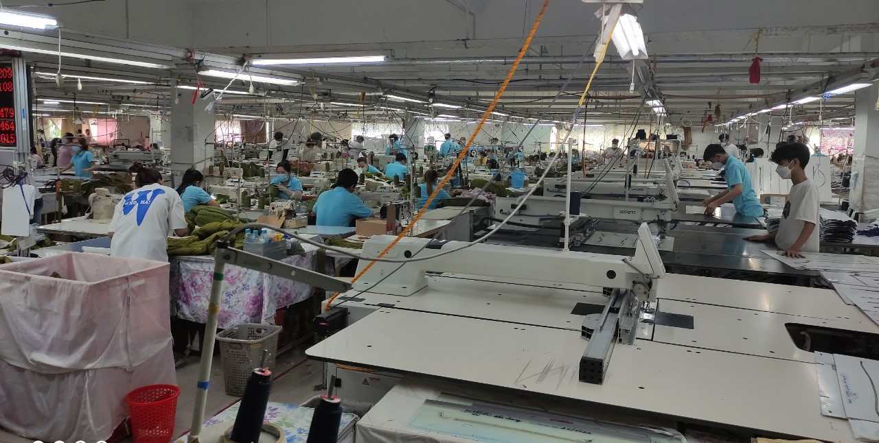 Tự động hóa một số khâu trong ngành may mặc sẽ giúp doanh nghiệp giảm chi phí sản xuất, nâng cao năng lực cạnh tranh. Ảnh: Gia Bảo