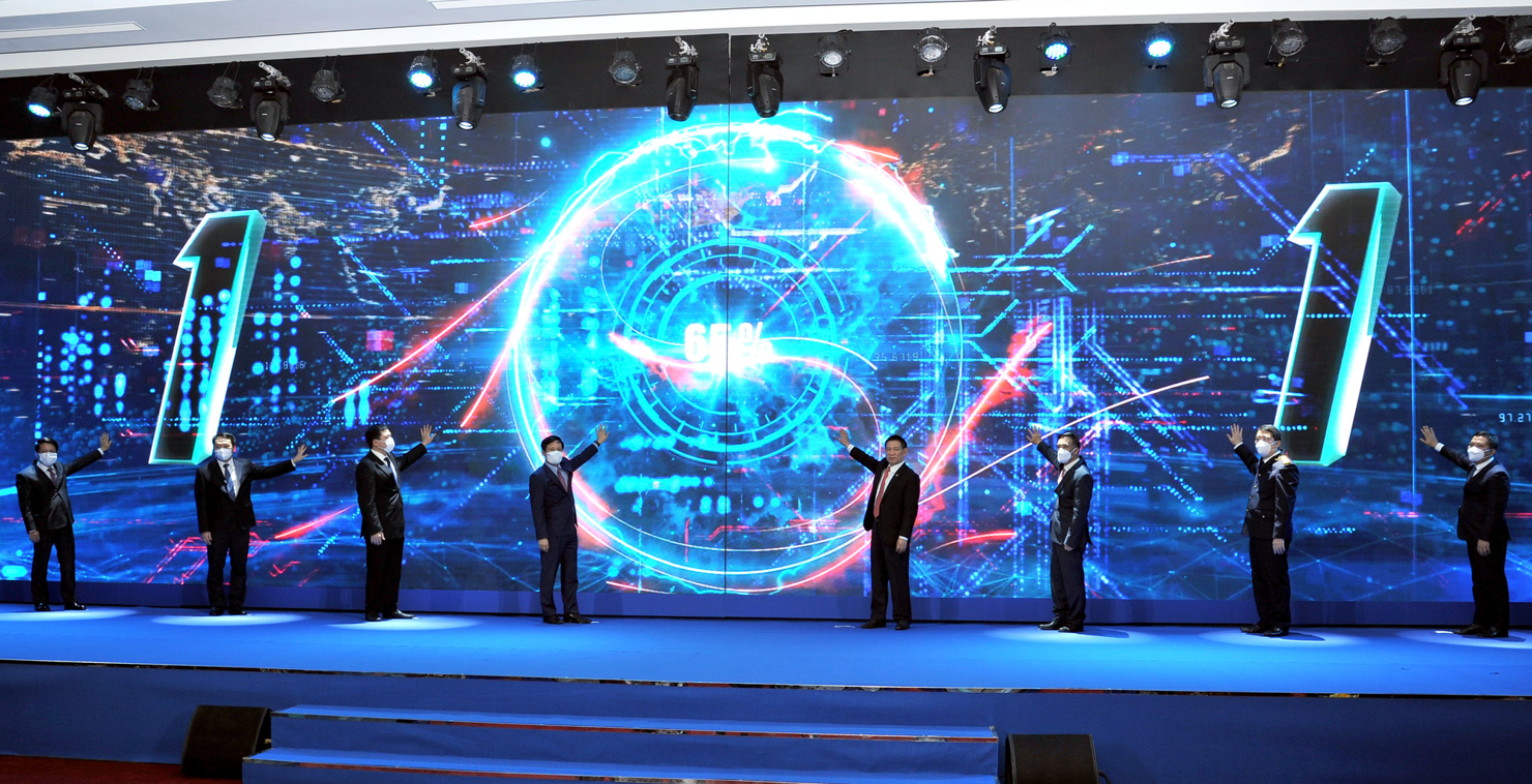 Lễ kích hoạt chính thức vận hành Cổng thông tin điện tử dành cho nhà cung cấp nước ngoài và ứng dụng eTax Mobile