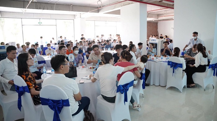 Sự kiện mở bán đợt cuối chung cư Tecco Diamond thu hút hàng trăm khách hàng đến tham dự.