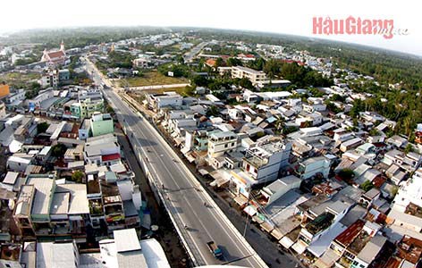 Song song với việc cân đối nguồn lực đầu tư, các bộ, ngành, địa phương đang dốc sức tập trung chuẩn bị nguồn vật liệu xây dựng phục vụ thi công cao tốc Bắc - Nam (giai đoạn 2). Ảnh: Ẩn Liên