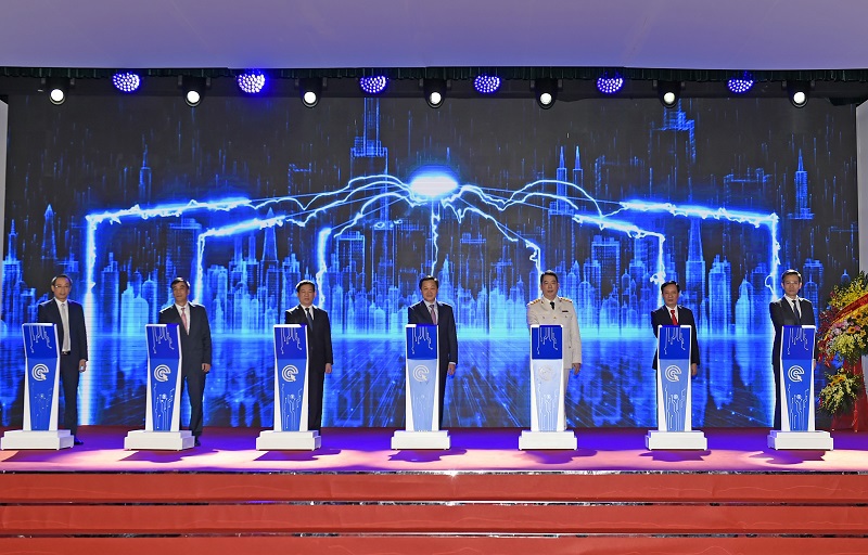 Phó Thủ tướng Lê Minh Khái, Bộ trưởng Bộ Tài chính Hồ Đức Phớc và lãnh đạo Tổng cục Thuế, các bộ, ngành kích hoạt Hệ thống hóa đơn điện tử giai đoạn 1..