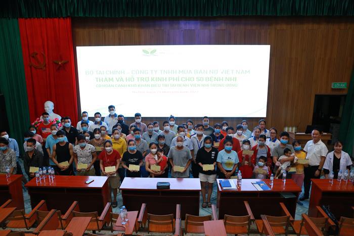 DATC trao tặng 100 triệu đồng hỗ trợ bệnh nhi khó khăn - Ảnh 1