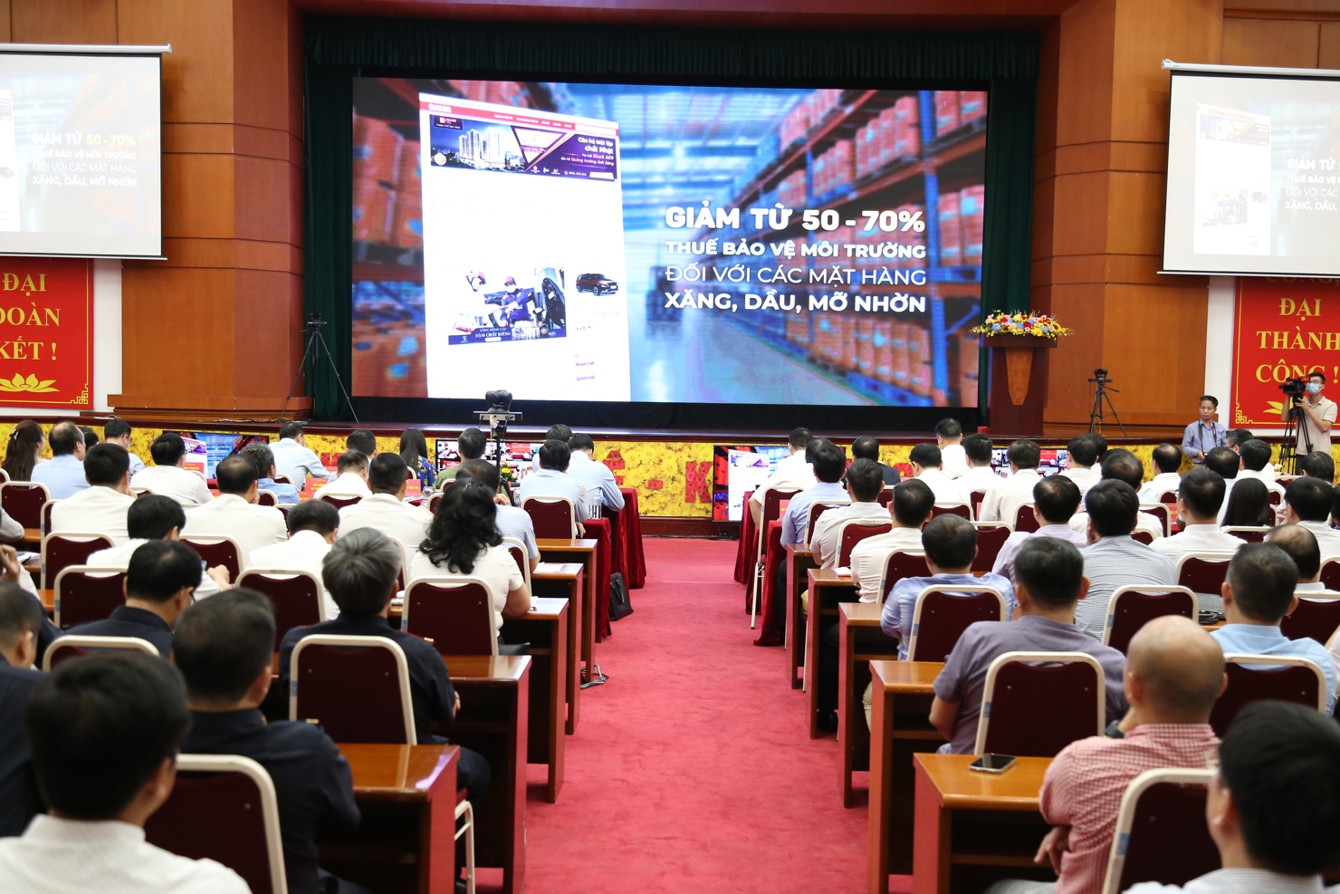 Toàn cảnh hội nghị.