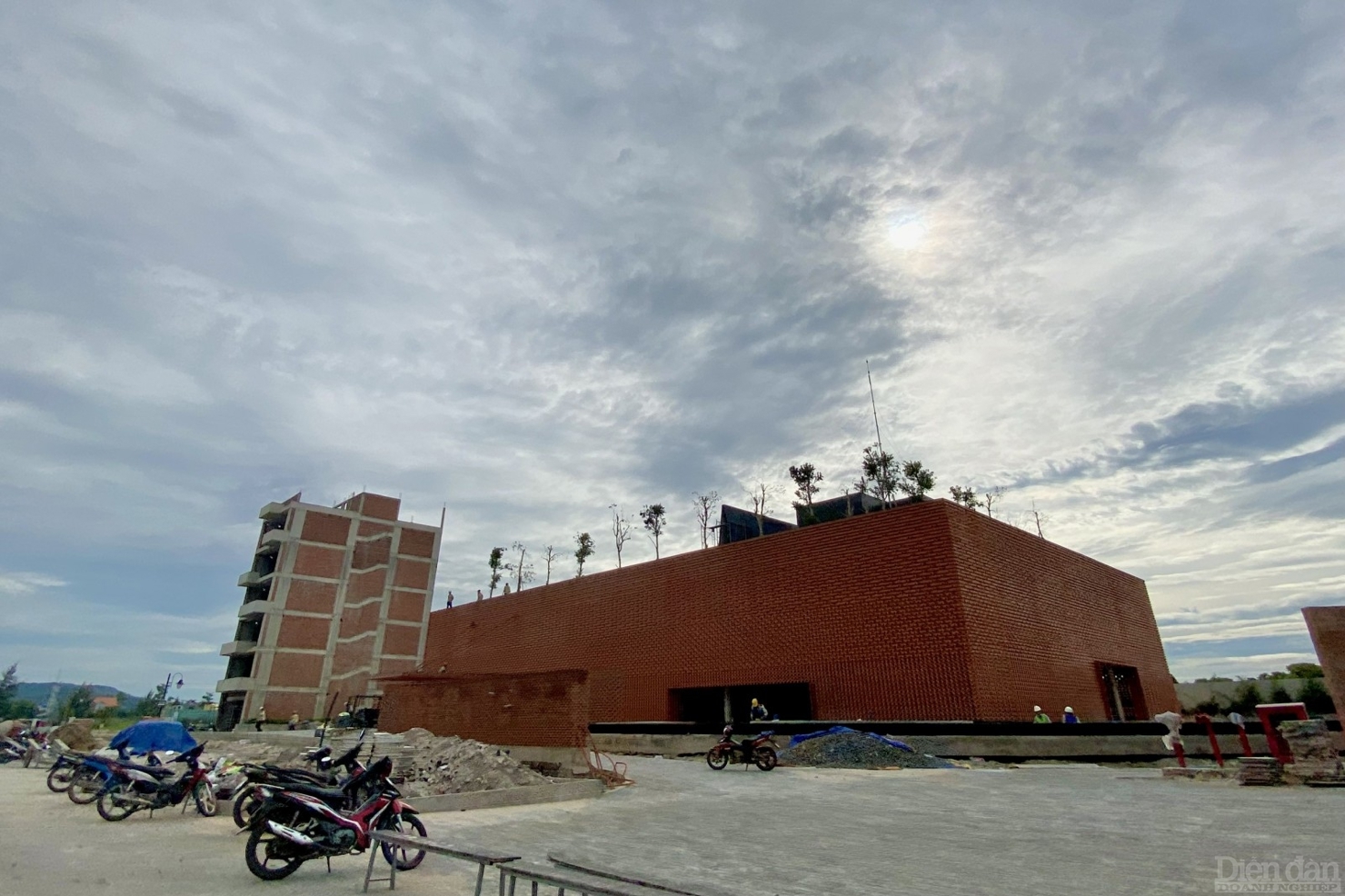 Dòng vốn cho thị trường bất động sản bị thu hẹp khiến nguồn cung hạn chế. Nguồn diendandoanhnghiep.vn