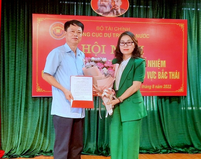 Phó Tổng cục trưởng Tổng cục DTNN Nguyễn Thị Phố Giang trao Quyết định điều động, bổ nhiệm đồng chí Hạ Văn Cơ giữ chức Cục trưởng Cục DTNN khu vực Bắc Thái.