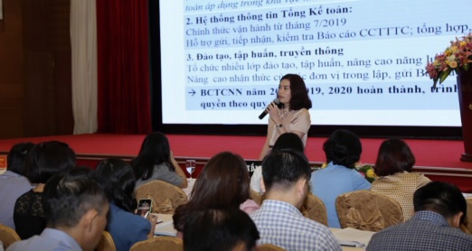 Bà Nguyễn Thị Hiền - Phó Cục trưởng Cục kế toán Nhà nước trình bày Báo cáo tổng kết 3 năm công tác lập BCTCNN.