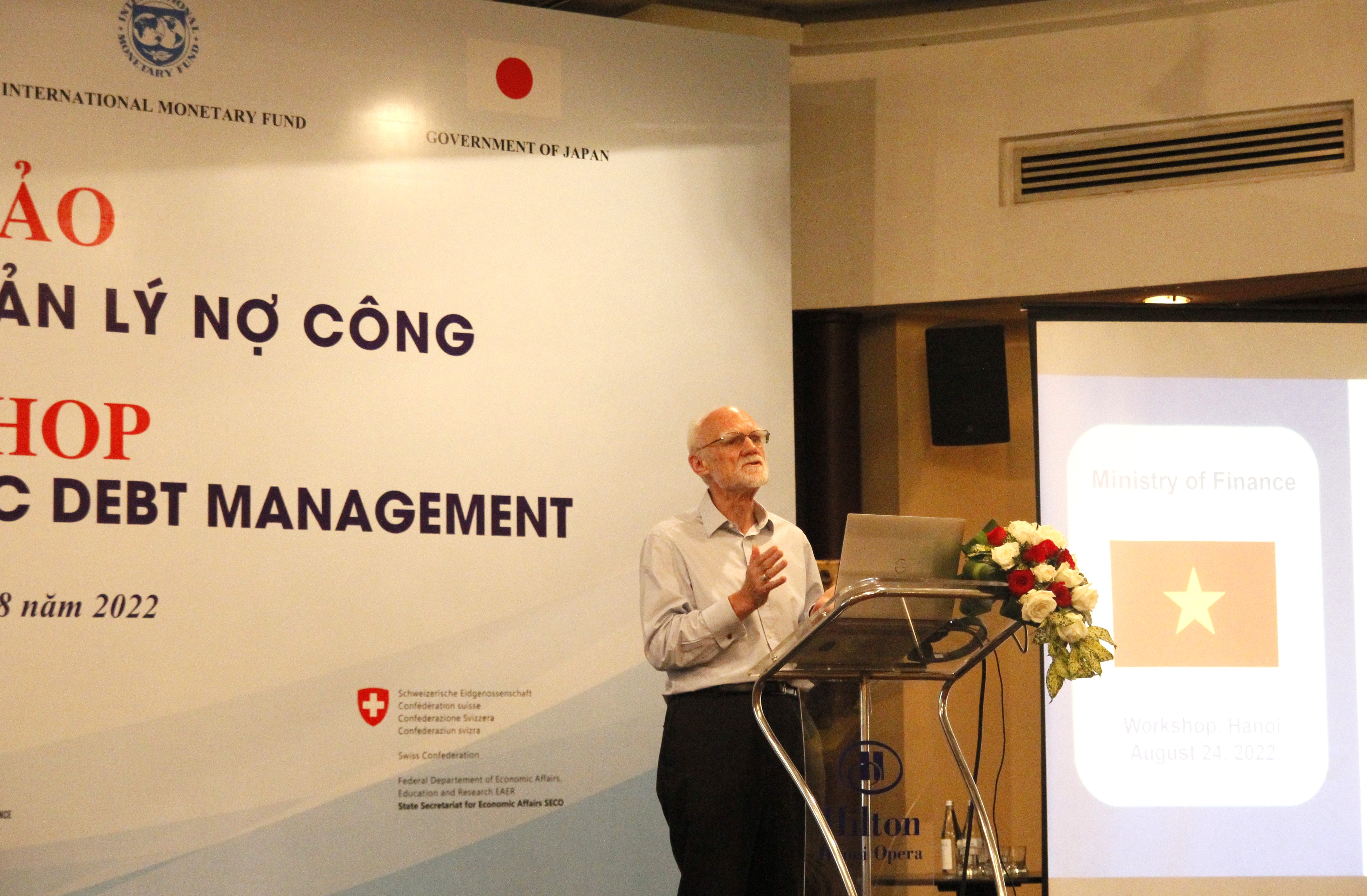 Ông Guohua Huang – Chuyên gia kinh tế trưởng IMF, Trưởng đoàn Hỗ trợ kỹ thuật của IMF và WB chia sẻ tại hội thảo.