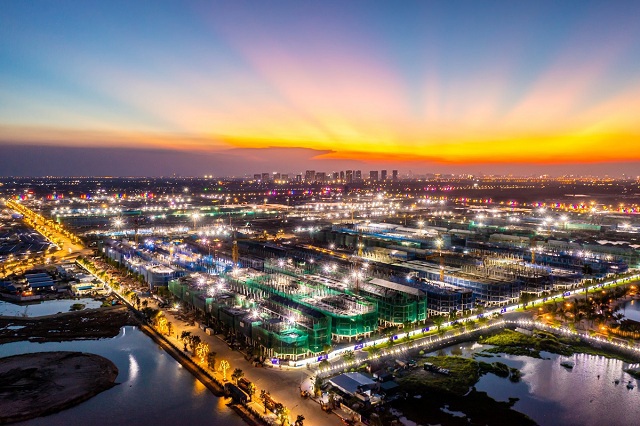 Khách phương Nam bị hấp dẫn bởi quần thể tiện ích đẳng cấp đang được hoàn thiện trong lòng Vinhomes Ocean Park 2 - The Empire. Ảnh: VHF